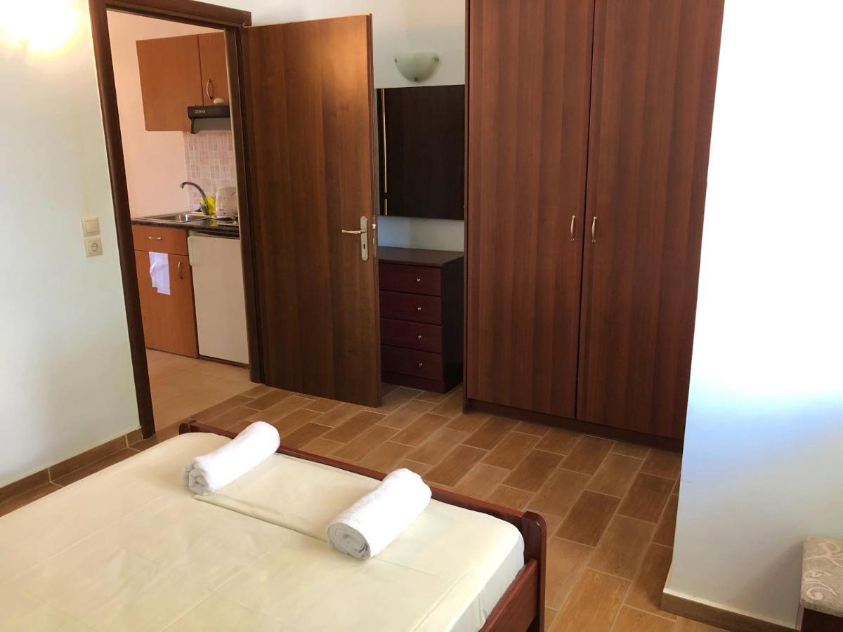 Poseidon Bungalows Iria Buitenkant foto