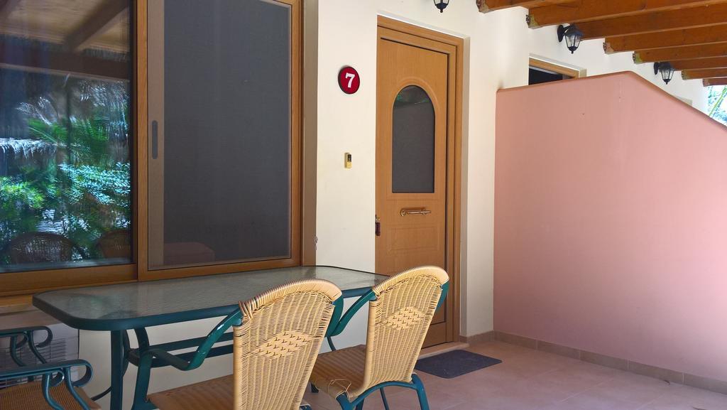 Poseidon Bungalows Iria Buitenkant foto