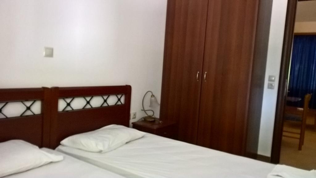 Poseidon Bungalows Iria Buitenkant foto