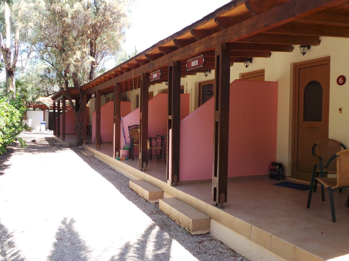 Poseidon Bungalows Iria Buitenkant foto